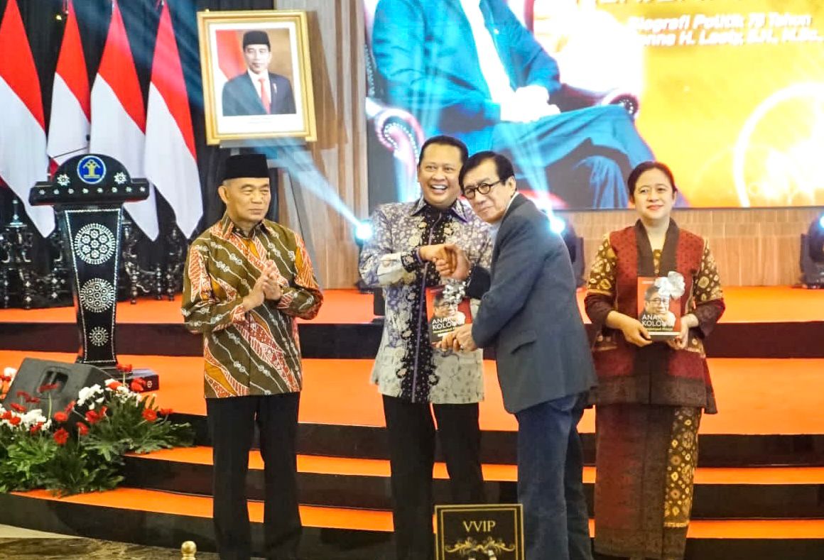 Ketua MPR Apresiasi Peluncuran Buku 'Anak Kolong Menjemput Mimpi: Biografi Politik 70 Tahun The Smiling Minister'